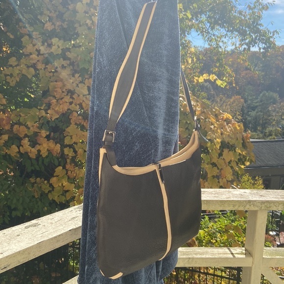 Bally Mod Hobo Brown Leather Beige Canvas Shoulder Handbag Purse - Picture 3 of 14